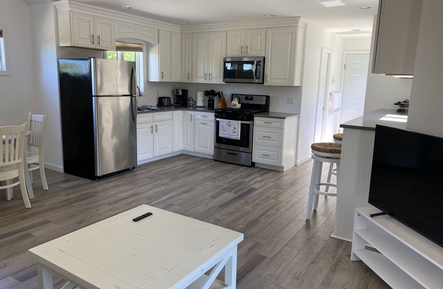 1Bd, 1.5Ba Cottage with Waterviews in Hampton Bays