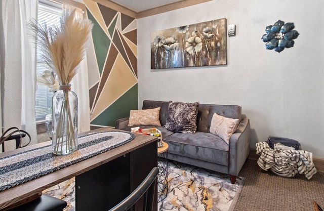 1bdrm Apt Near Lake Michigan-off street Parking / Pet friendly