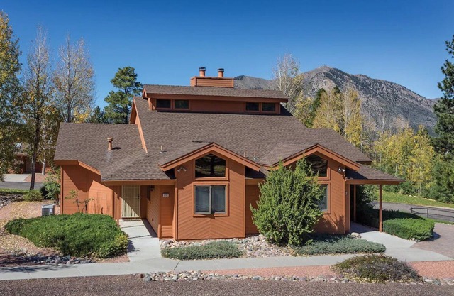 1Bed/1Bath - Beautiful Flagstaff Location with Pools, Golf, and More!