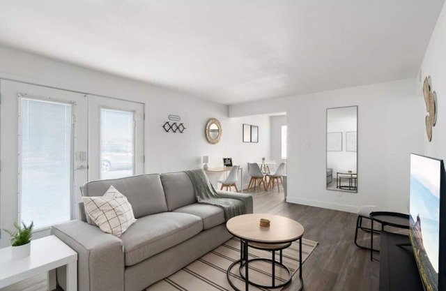 1Bedroom + Parking & WiFi | Close to Chase Field