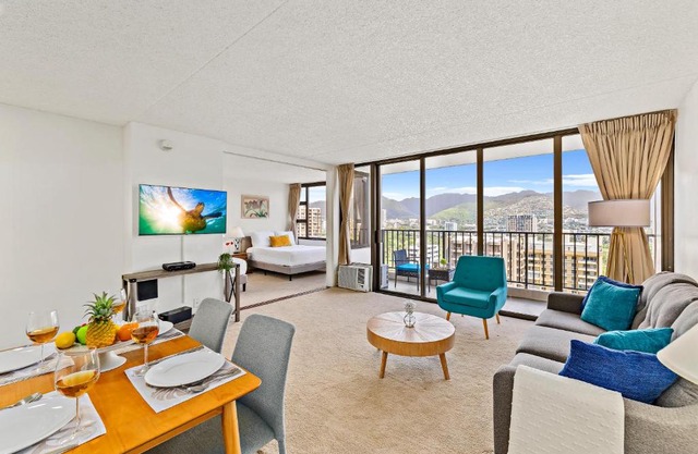 1BR Condo with Beautiful Mountain Views and Free Parking!