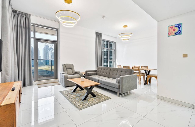 1BR Gem with Lake View Plus Pool & Gym Access