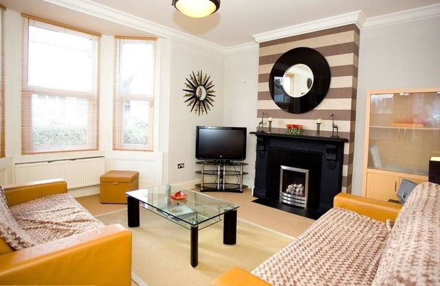 1BR Gr Floor Apt inc Front Garden+Rear Patio by Hove Station+Park WiFi CarPark*