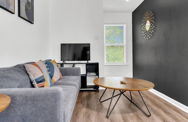 1BR Guesthouse 2 Queen Beds – Peaceful Stay Near Downtown & San Antonio Hotspots