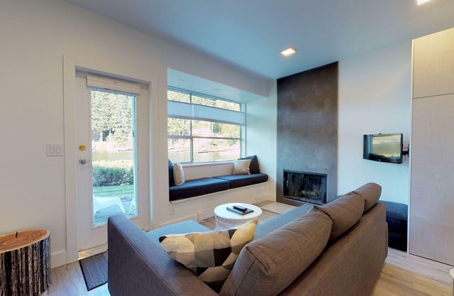 1BR + Sofabed | Whistler on the Lake | Lakefront | Private Dock | Wood Fireplace