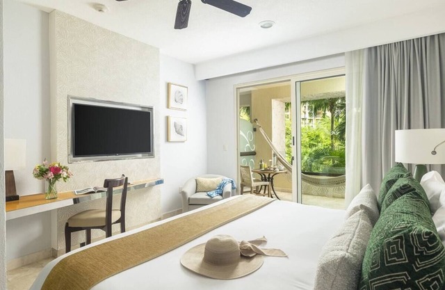 1BR Villa Del Palmar Cancunnn