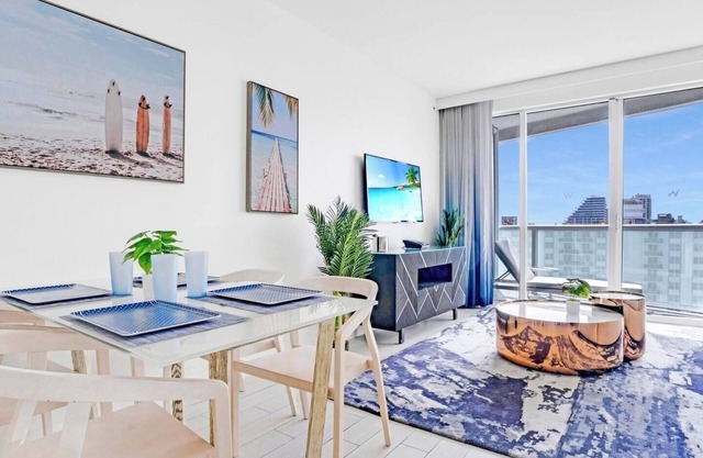 1BR W Residence, Great Intecoastal & City Skyline Views, Pool, Hot Tub