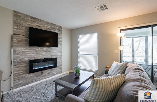 1BR WALK-IN~Pet Friendly ~ Resort Amenities ~ Fishing ~ FREE TICKETS INCLUDED! (PR40-9)
