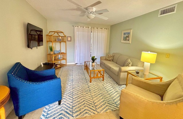 1st floor Condo in New Smyrna Beach- 1 minute walk to the beach