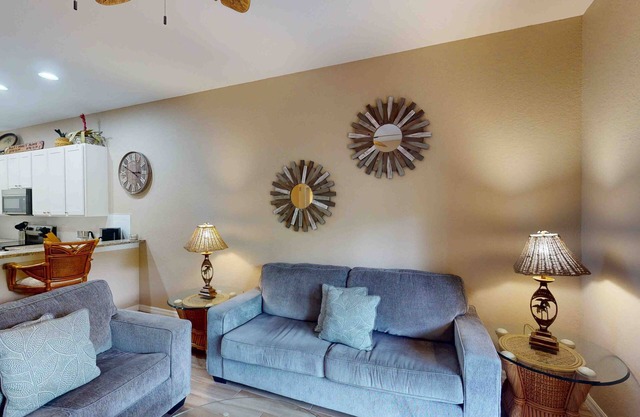1st floor condo near theme parks, patio, tennis court, restaurant, gym