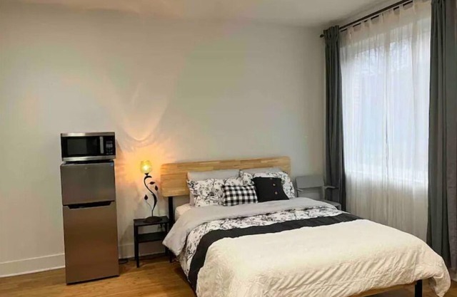 1st floor studio with backyard