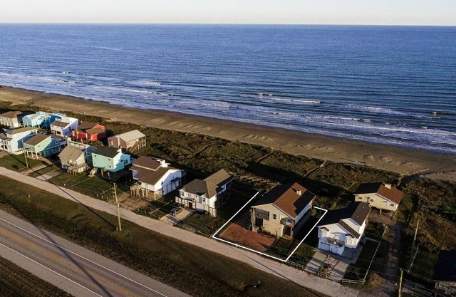 1st row 4 bedroom 3 bath - Best views!