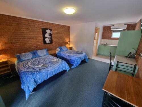 1st T Motel