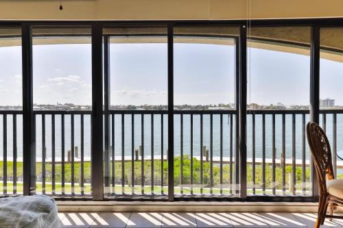 2-2 Riverfront Condo At Bouchelle Island