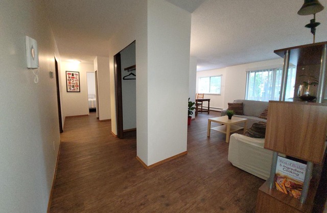 ✅2.8 km to ROGERS Place✅️ 4+ beds✅️124 Street Arts District✅️EXPO Centre✅️ Hosp