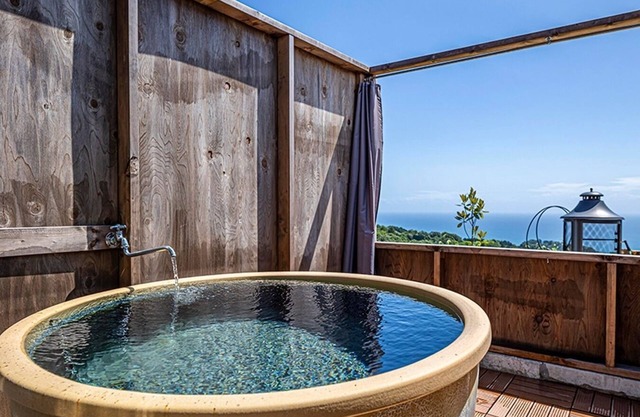 2 adults Free accommodation and bringyourown p /Ito City Shizuoka