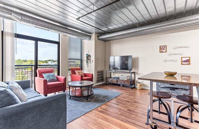 2 Apts w King Beds - Near Kerrytown