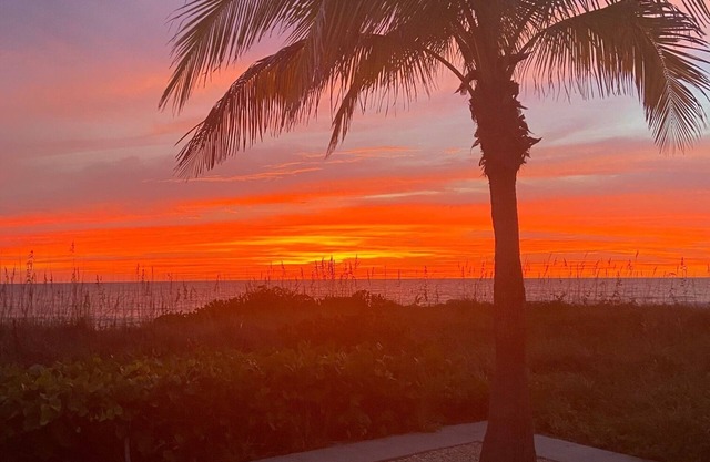 2 Bd/2 Bath Condo on Sarasota Bay Across from Gulf of Mexico 3-6 month rental