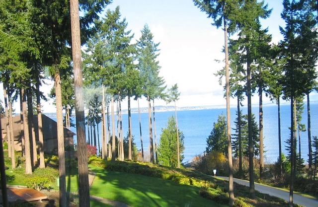 2 bd/2 bth Penthouse Inlet/OceanView Condo in Prestiges Gated Community Kala Pt.