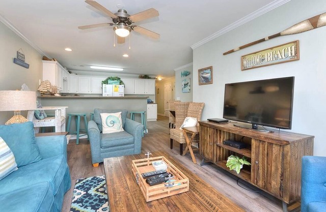 2 Bdrm/2 Bath Condo, Pool, Elevator, Close To Beach!, Sleeps 7