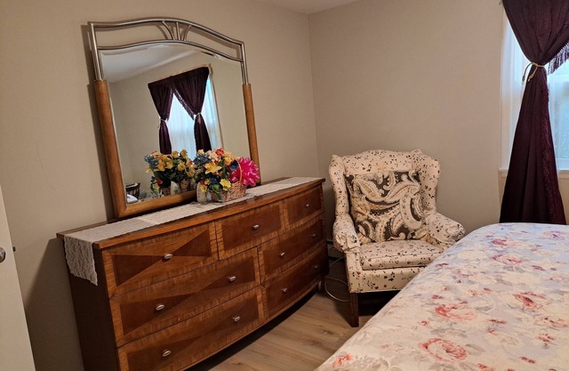 2-bdrm apt in charming Woodbridge w/AC, WiFi, 45 mins south of Washington, DC