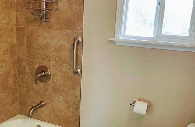 2 bdrm minutes to UCD Med Ctr