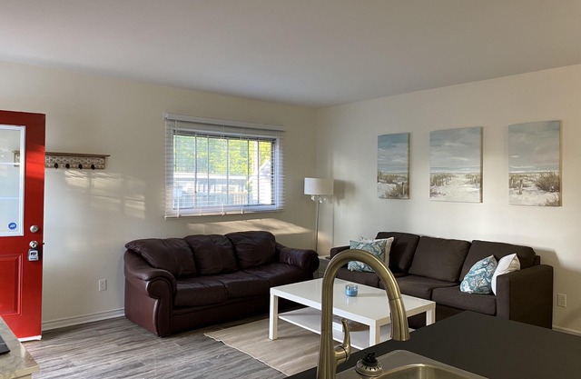 2 bdrm. sleeps 7, just a 2 min. walk to beach 1 !