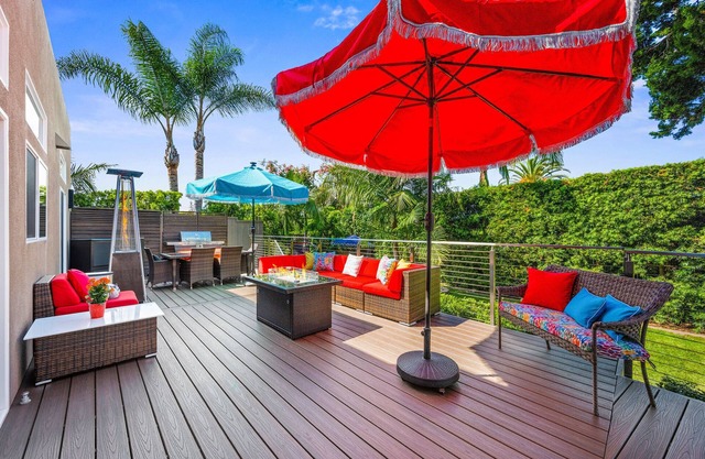 2 Beautiful Coastal Homes FAMILY FRIENDLY: Outdoor Space: FireTable BBQ Yard EVC