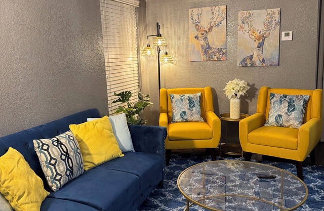 2 Bed 1 Bath Private Apartment with 1King 1 Queen in Houston Heights