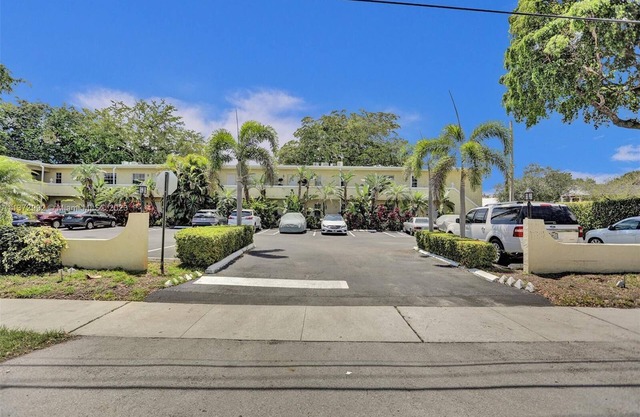 2 BED/1 BATH WILTON MANORS CONDOn