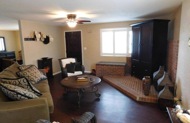 2 Bed/2 Bath add bedrooms + 50 a night 2 blocks to downtown