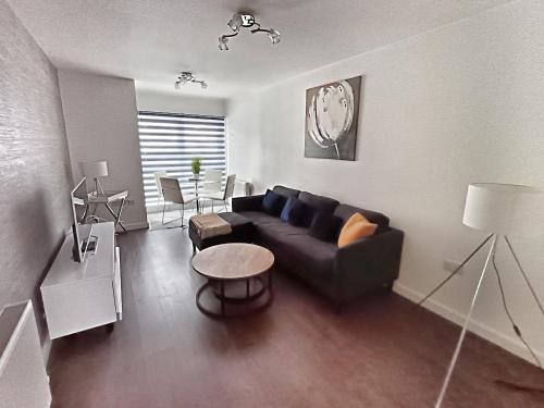 2 Bed 2 Bath, Ground Floor, Outwith LEZ zone by Lains Lettings
