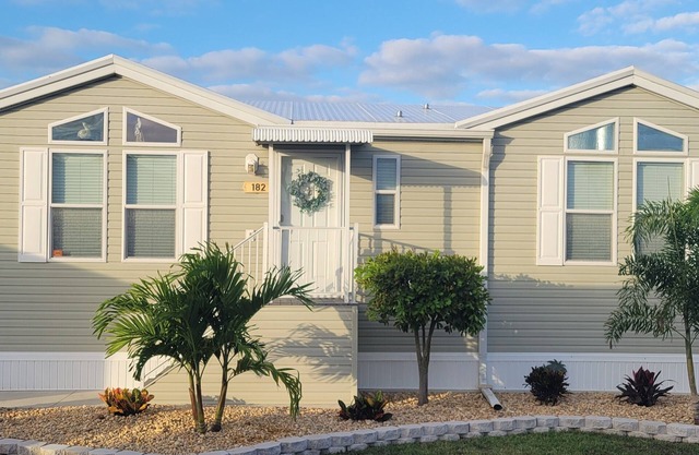 2 Bed/2 Bath Home in Gated Community on San Carlos Blvd. Only 2 miles from FMB.