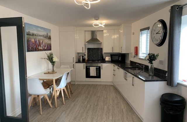 2 Bed apartment very close to Plymouth Hoe