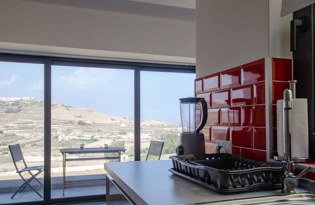 2 Bed Apartment w Distant Sea and Country Views