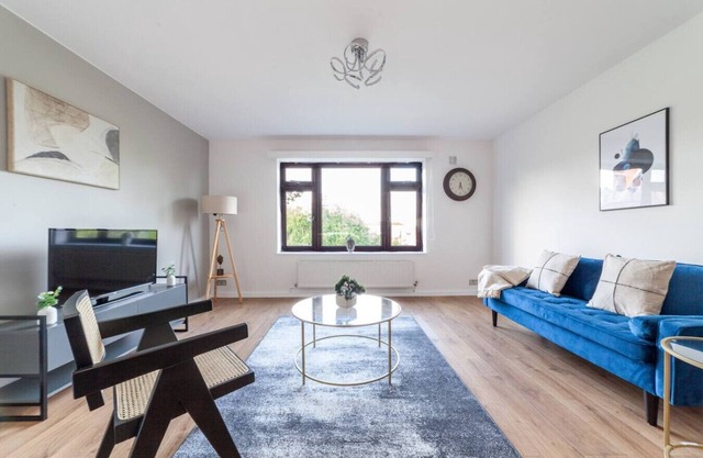 2 Bed Flat in Ealing Broadway