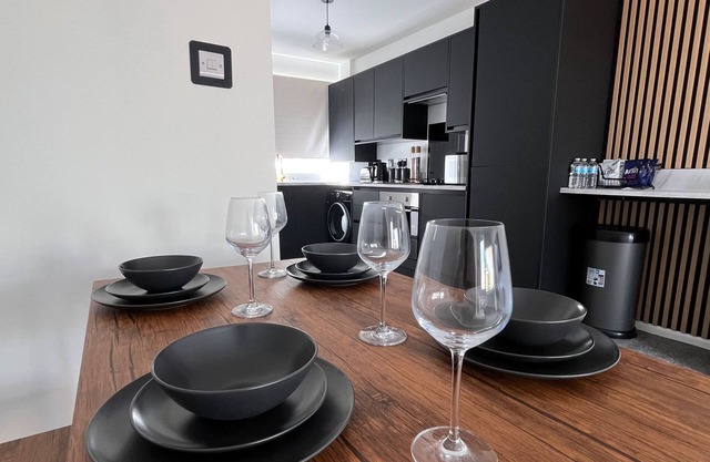 2 bed house in city centre - offers for long stays