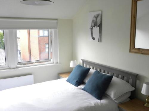 2 Bed Lace Market apartment, with private parking