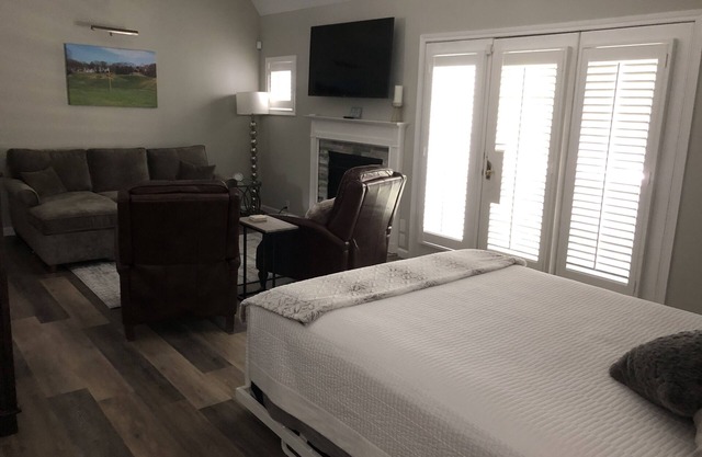 2 bed suite-type Norwich villa - spa & Mohegan Sun
