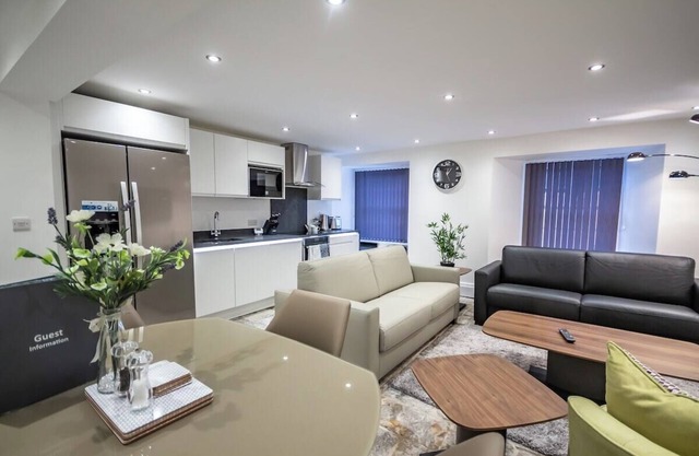 2 Bed - The Sandringham Suite by Smart Welcomes