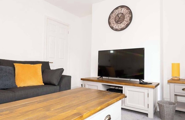2 Bed Town Centre House with Parking in Tamworth