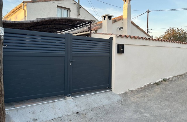 2 Bedroom Private vacation home in Saint-Mitre-les-Remparts