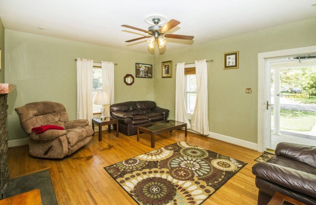 2 Bedroom 1 Bath Cottage
