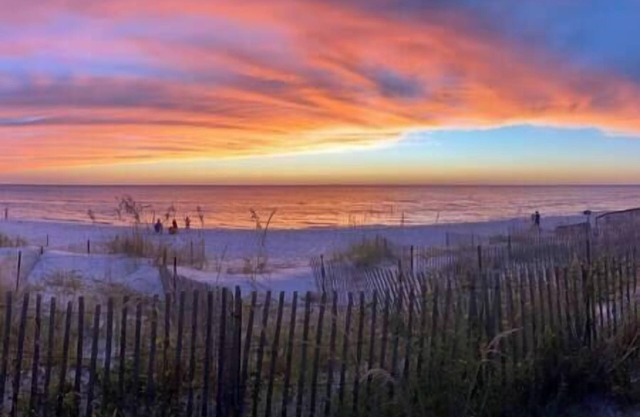 2 Bedroom, 2.5 Bath in Beach Community - Sleeps 6