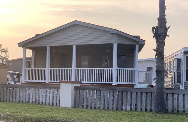 2 Bedroom 2 Bath Long Island Village Family Cottage