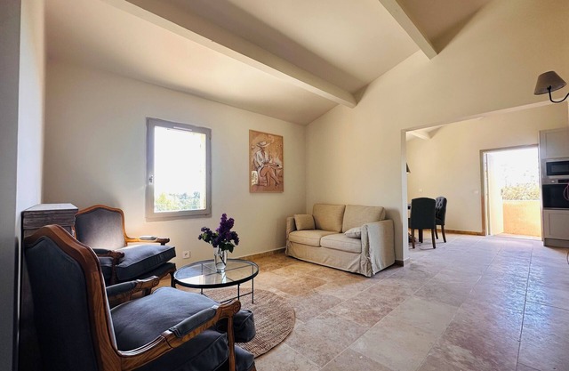 2 Bedroom, 2 Bathroom Apartment with terrace near Lourmarin - Apt 4