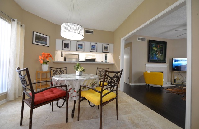 2 Bedroom 2-bathroom townhome & yard