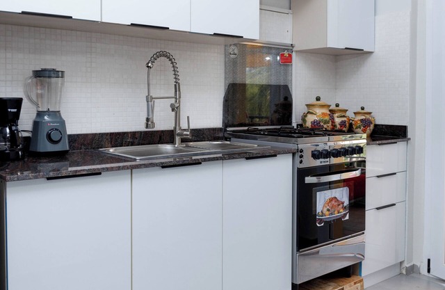2-bedroom apartment in lovely Modest Grand Bassam with WiFi, AC