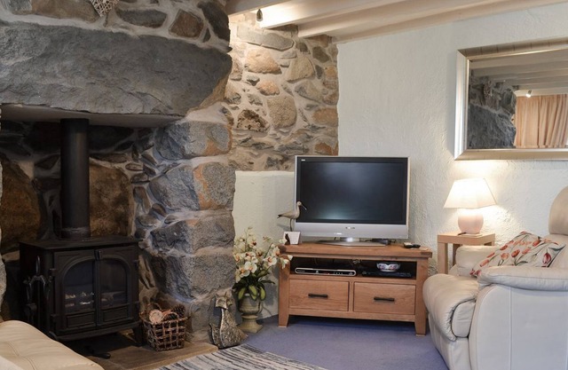 2 bedroom accommodation in Llangybi, near Pwllheli