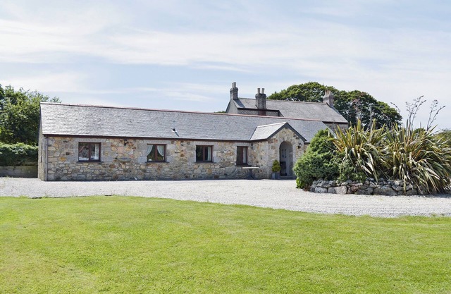 2 bedroom accommodation in Near Marazion